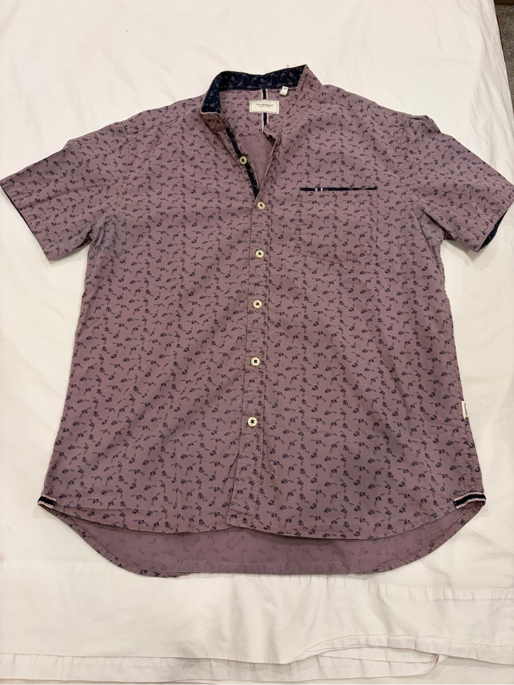 7 Diamonds Men’s M Short Sleeve Button-Down Shirt in purple floral Print